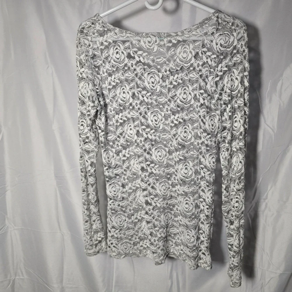 Maurices Womens‎ Floral Lace coquette whimsy fairyTop Grey White dainty Medium